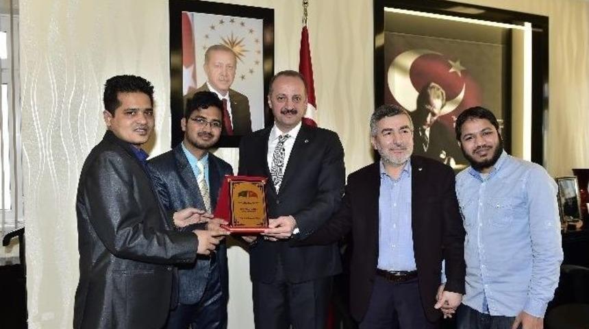 Mustafa Akg&uuml;l Yabancı &Ouml;ğrencileri Misafir Etti