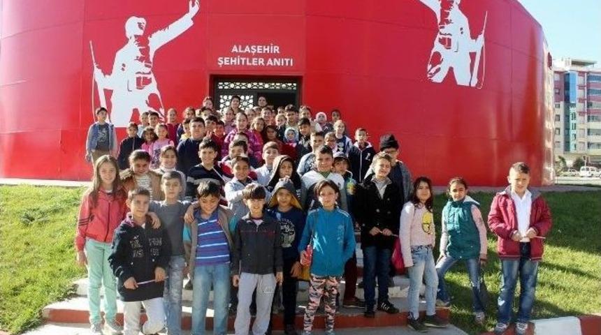 Şehitlik M&uuml;zesine Yoğun İlgi Devam Ediyor