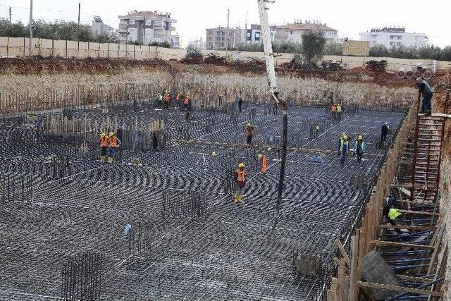 Döşemealtı Hastanesi İnşaatı Yükseliyor