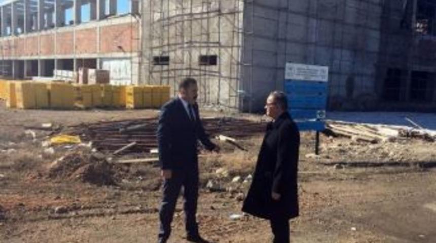 Vali Tapsız, Karaman&rsquo;da Devam Eden Spor Yatırımlarını İnceledi