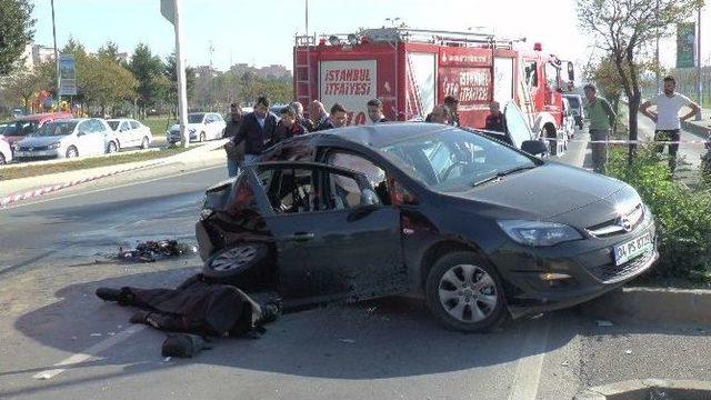 Motosiklet, Hatalı Dönüş Yapan Otomobile Çarptı: 1 Ölü, 3 Yaralı 1