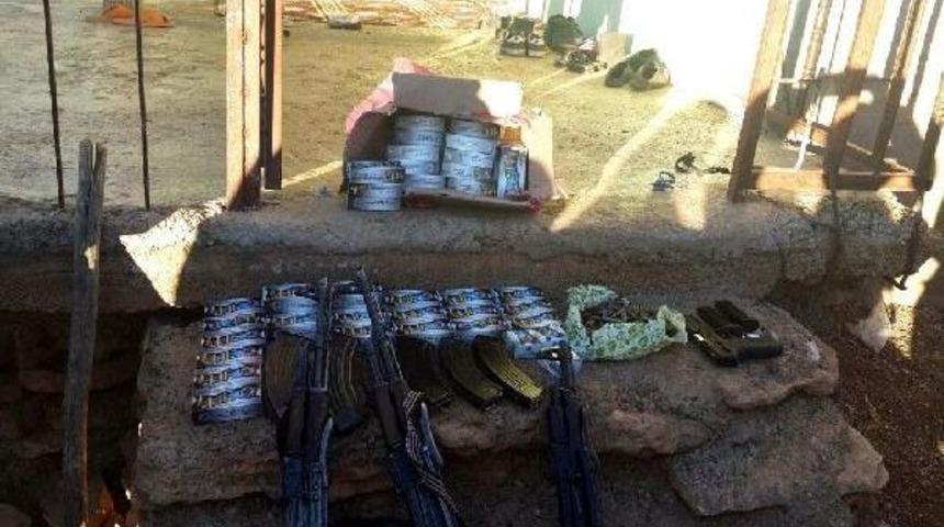 Dicle'de 4 Kalaşnikof Ve 5 Tabanca Ele Ge&ccedil;irildi