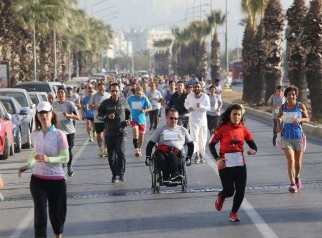 İzmir'de, 'ata’Dan Ana’Ya Saygı' Koşusu