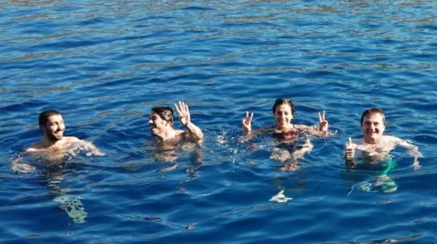 İstanbul'da &Uuml;ş&uuml;d&uuml;ler, Kaş'ta Y&uuml;zd&uuml;ler