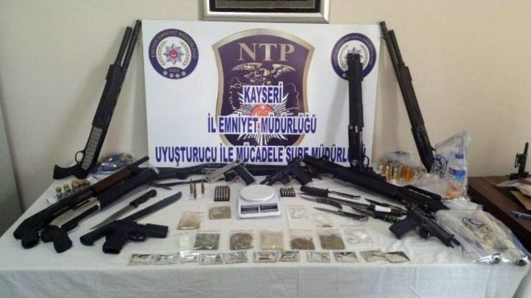 Kayseri Polisinden Şafak Operasyonu: 25 G&ouml;zaltı
