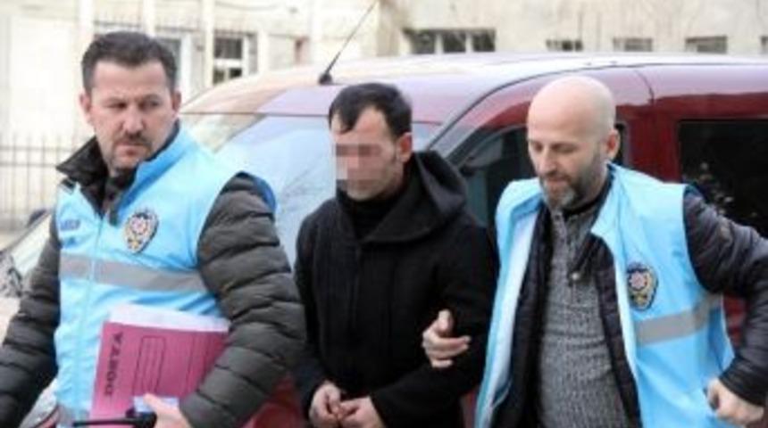 Bayan Arkadaşını 9 Yerinden Bı&ccedil;akladı