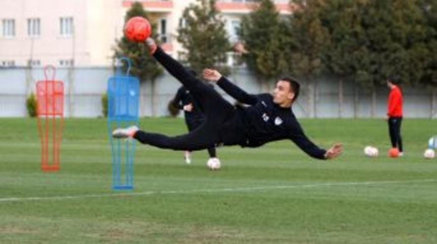 Manisaspor, Eskişehirspor'dan &Ccedil;ekinmiyor