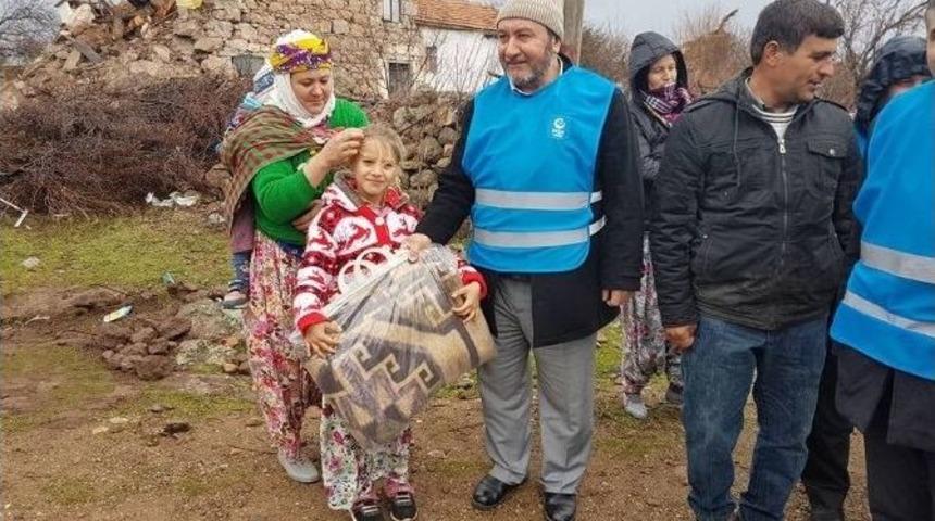 Beşir Derneği&rsquo;nden Depremzedelere Yardım