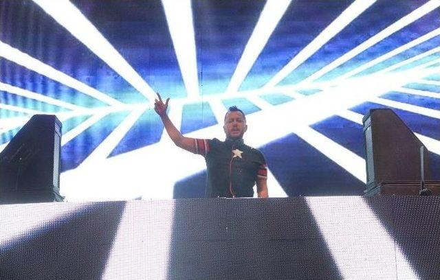 G&uuml;lşen, &Ccedil;orumlu Hayranlarıyla Buluştu 2