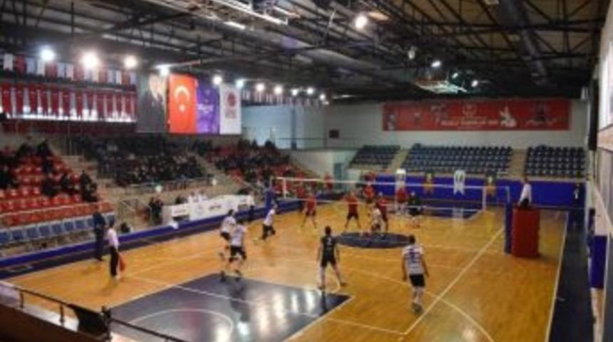 D&uuml;zce Zirveye Demir Attı