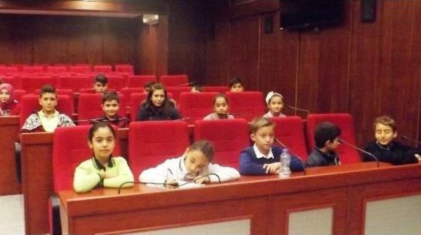 İzmit&rsquo;te &Ccedil;ocuk Meclisi Toplandı