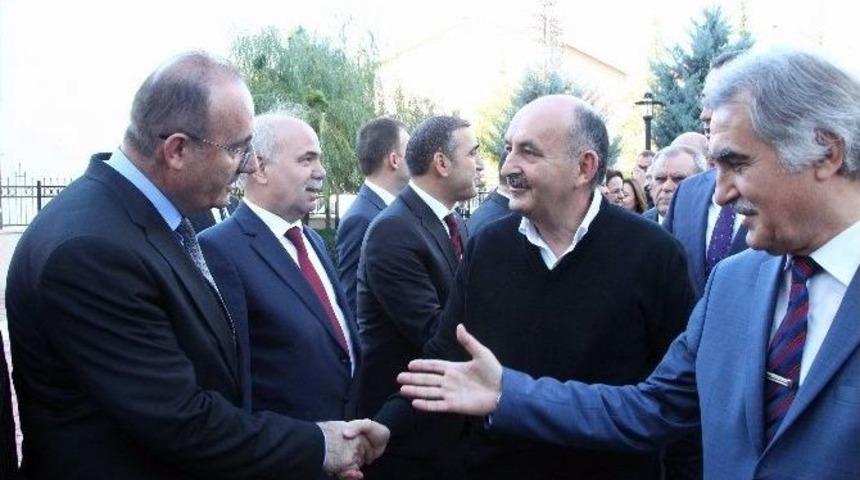 Bakan M&uuml;ezzinoğlu: &ldquo;bir &Ccedil;ocuğa Tecav&uuml;z&uuml; Meşru Zemine Taşımak Gibi Bir Niyetimizin Olmadığını Kamuoyu Biliyor&rdquo;