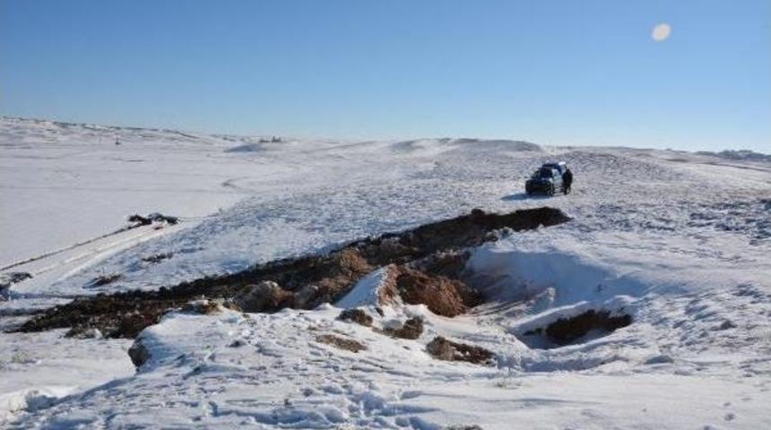 Hacıbektaş&rsquo;Ta Kayadan Oyma Kilisede Ka&ccedil;ak Kazıya 7 G&ouml;zaltı
