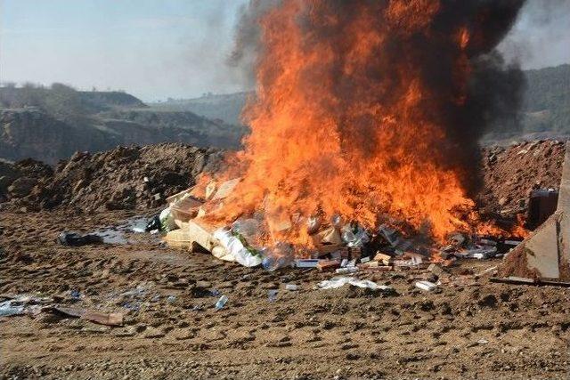 Uşak’ta Yakalanan Kaçak İçki Ve Sigaralar İmha Edildi