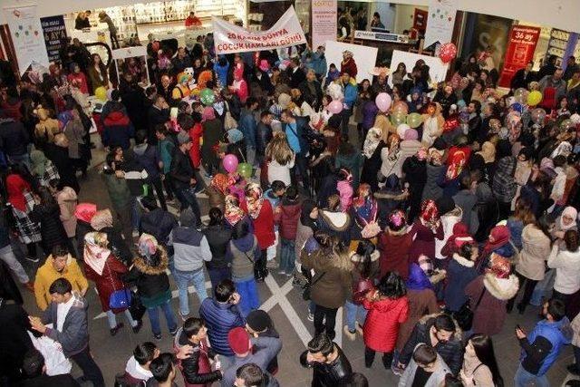 Çocukların Balon İzdihamı