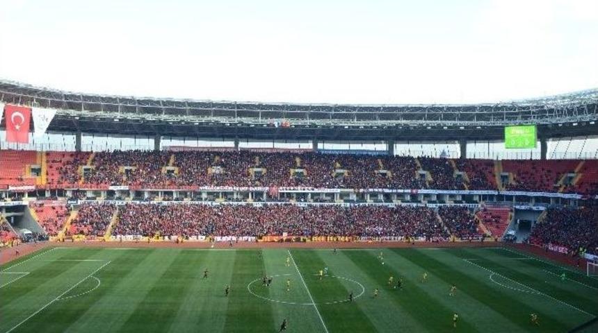 Eskişehirspor Yeni Evinde İlk Ma&ccedil;ına &Ccedil;ıktı