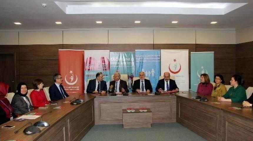 Gereksiz Antibiyotik Kullanımı Masaya Yatırıldı