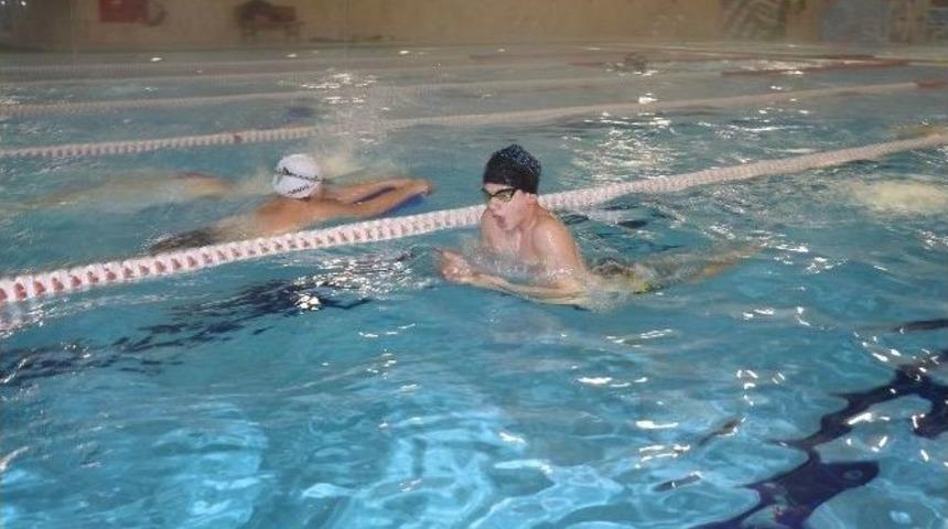 Manisalı Y&uuml;z&uuml;c&uuml;ler G&ouml;z Doldurdu