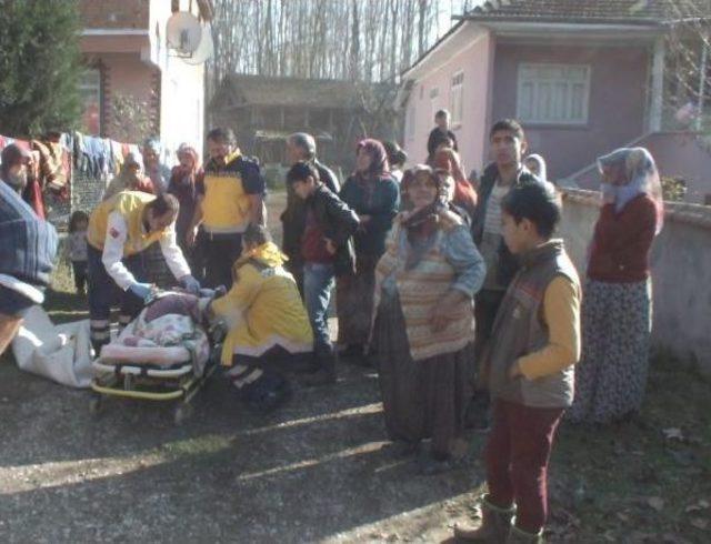 Akyazı'da Evin Çatı Katında Yangın