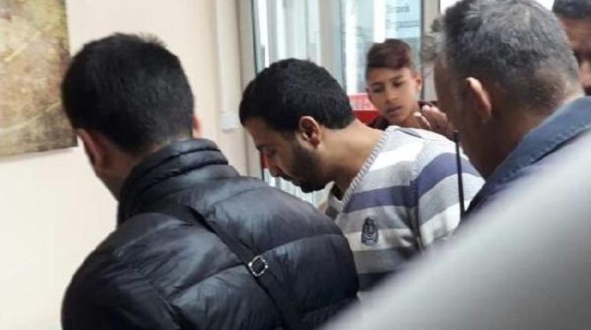 Kamyonetin &Ouml;n&uuml;nde Oynayan Yeğenini Ezdi