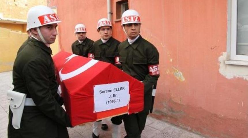 Trafik Kazasında &Ouml;len Ere Askeri T&ouml;ren