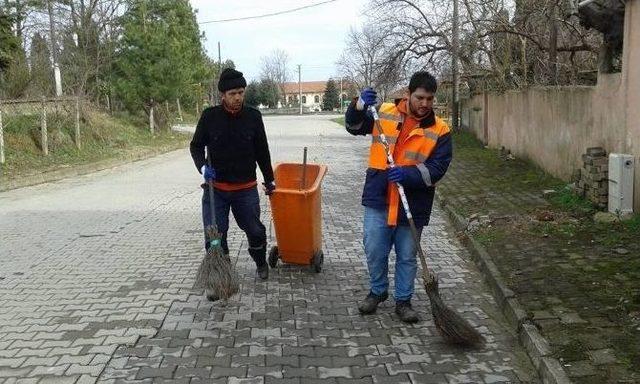 Akçakoca’da Temizlik Çalışmaları Gece Gündüz Sürüyor