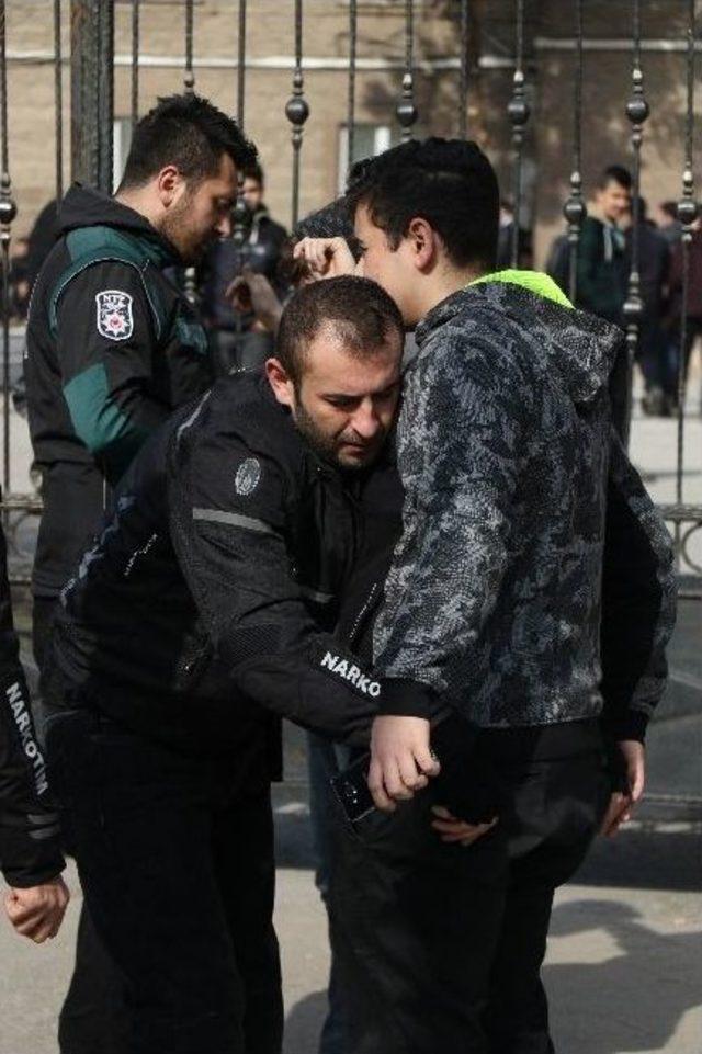 Narkotim Okul &Ouml;nlerini Abluka Altına Aldı 2