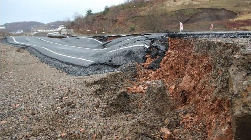 Zonguldak-ereğli Arasında &Ccedil;&ouml;ken Yolun Hafriyatı Alındı