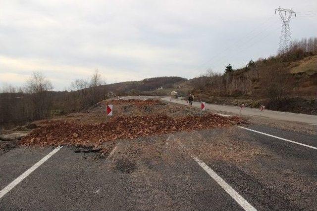 Zonguldak-ereğli Arasında Çöken Yolun Hafriyatı Alındı