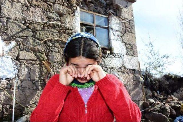 Enkaz Altından Çıkarılan Depremzede: Beni Kızım Kurtarmış (2)