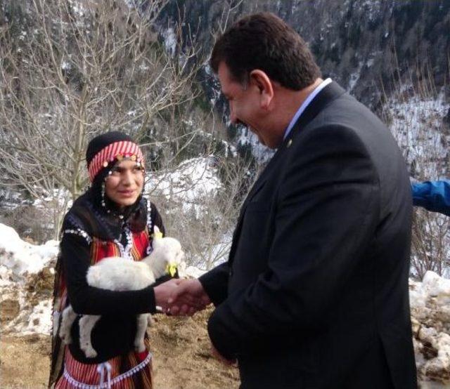 Keçiyi Okul Çantasında Taşıyan Hamdu Sena’Ya Ziyaret