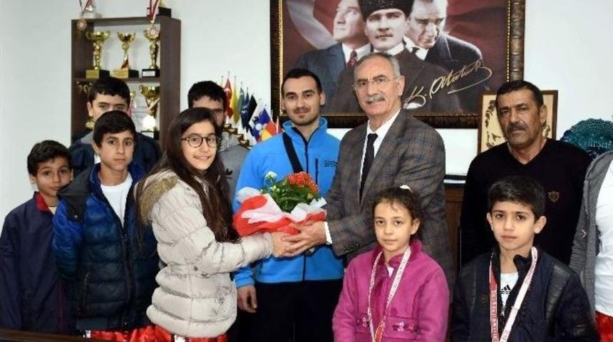 Kick Boks&ccedil;ulardan Başkan Kale&rsquo;ye Teşekk&uuml;r