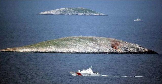 Kardak'ta Yine 'bot Dalaşı'; Yunan Botuna Müdahale Edildi