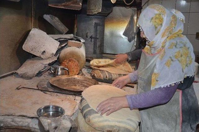 Muş’ta Kendi Tandırlarını Yakamayan Vatandaşlar Çareyi Fırınlarda Buldu