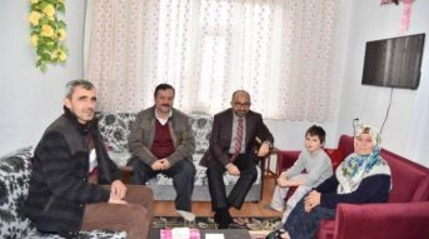 Başkan &Uuml;z&uuml;lmez, Ev Ziyaretlerini S&uuml;rd&uuml;r&uuml;yor