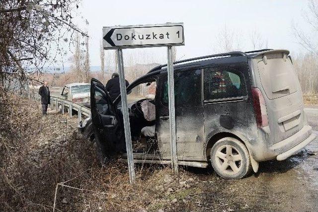 Cenaze Yolunda Kaza: 1’i Ağır 3 Yaralı