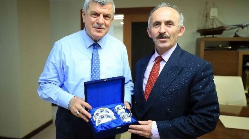 Başkan Karaosmanoğlu, Derince Kaymakamı Yılmaz&rsquo;ı Konuk Etti