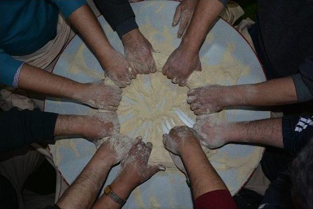 Başkan Kalın &rsquo;&ccedil;ekme Helva&rsquo; Yapımına Katıldı 2