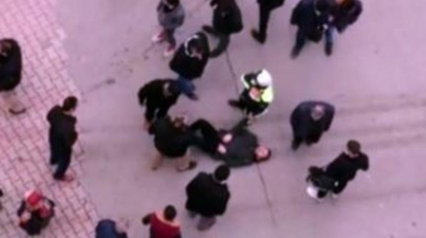 Kadın, Kendisini Rahatsız Ettiğini İddia Ettiği Şahsı Bı&ccedil;akladı