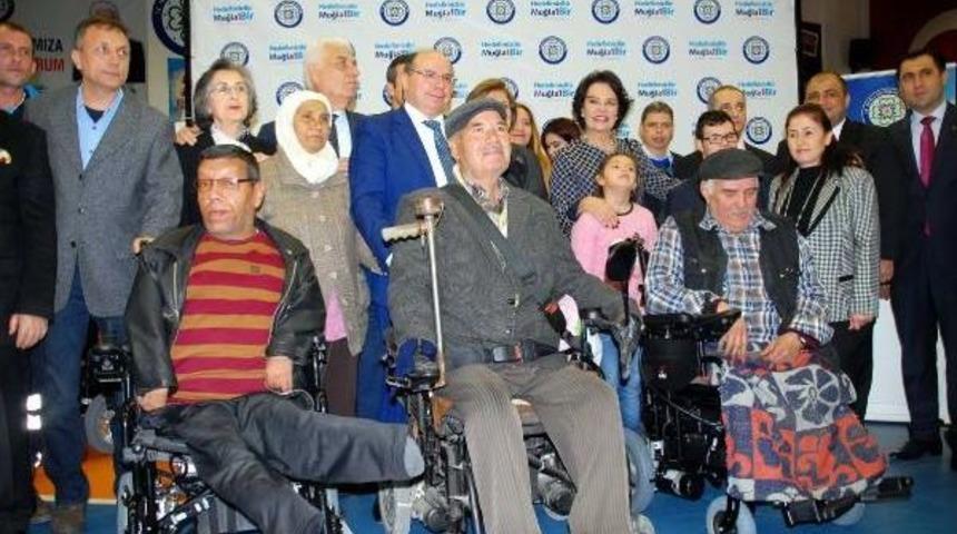H&uuml;lya Ko&ccedil;yiğit'ten Engellilere Moral
