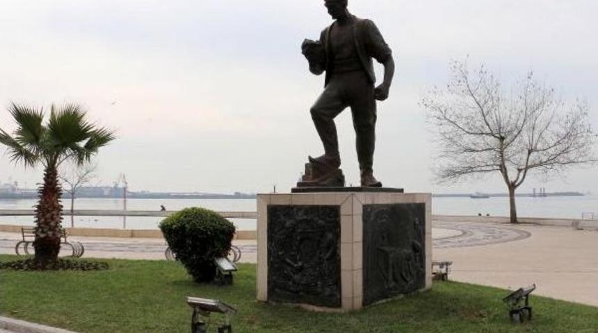 Madenci Heykelinin Kazması Ikinci Kez &Ccedil;alındı