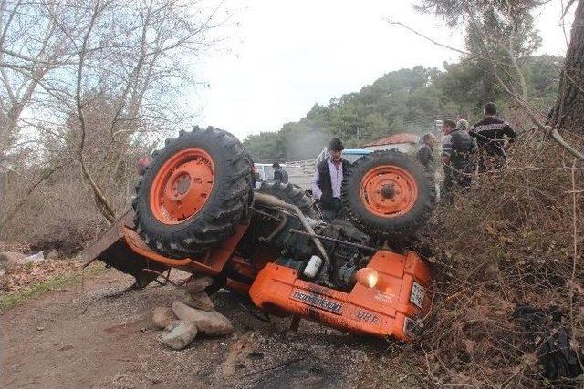 Devrilen Traktörün Altında Kalan 15 Yaşındaki Çocuk Öldü