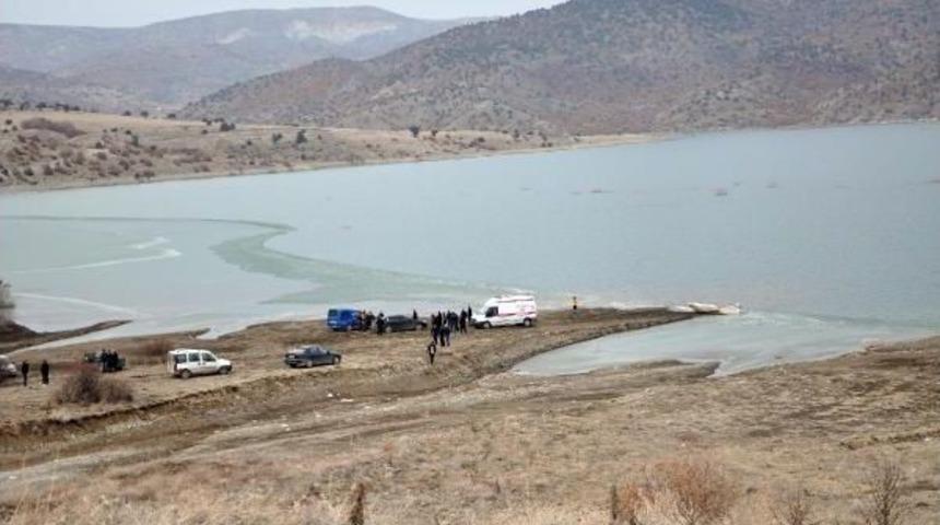 Barajda Balık Tutarken, Buz Kırılınca Suya Düşüp Boğuldu