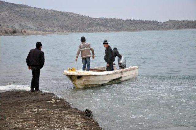 Barajda Balık Tutarken, Buz Kırılınca Suya Düşüp Boğuldu