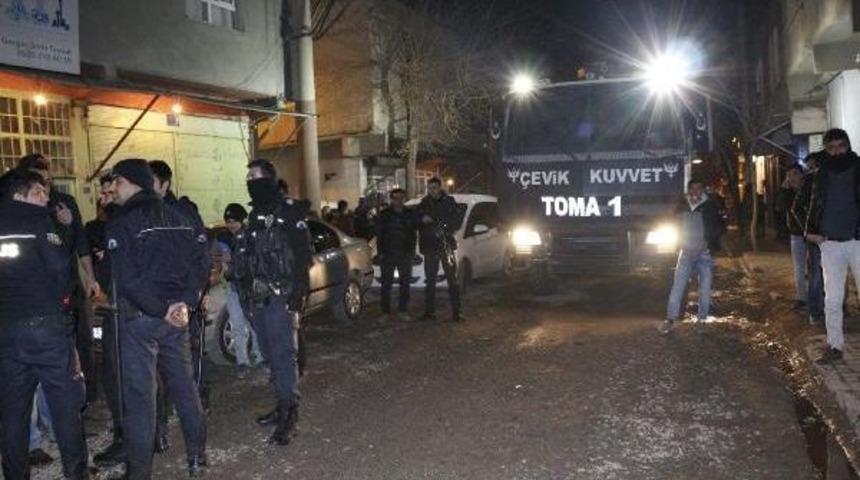 Siverek'te, Yolu Kapatarak Elektrik Kesintilerini Protesto Ettiler