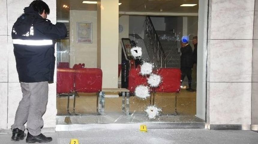 Tarsus&rsquo;ta Bankaya Silahlı Saldırı