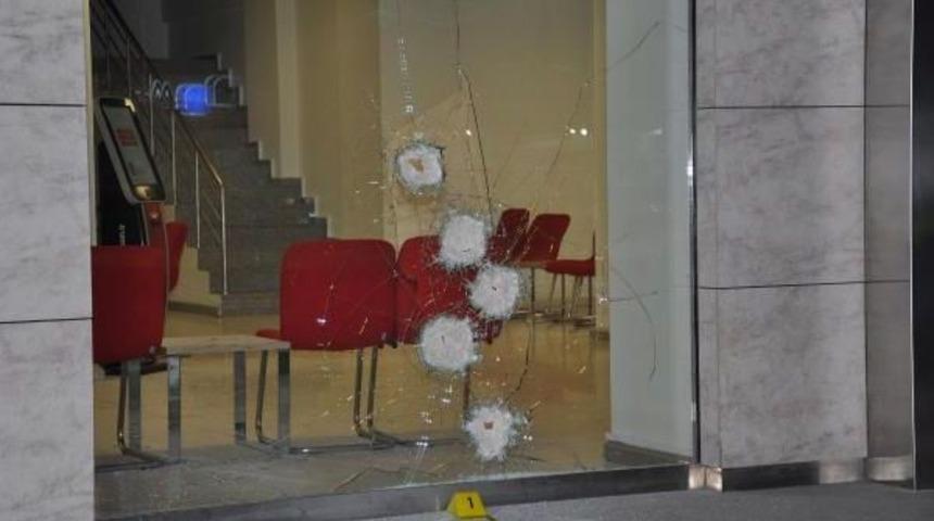 Tarsus'ta Bankaya Silahlı Saldırı