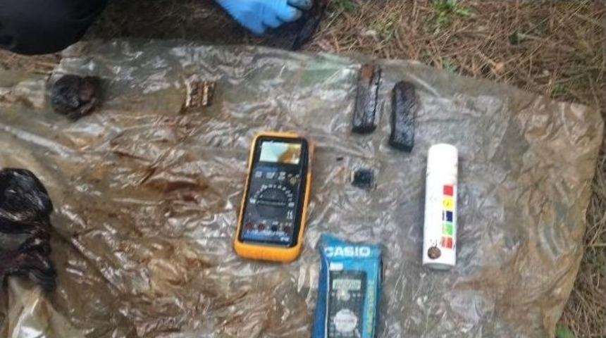 Ormanlık Alanda Bomba Yapımında Kullanılan Malzemeler Bulundu