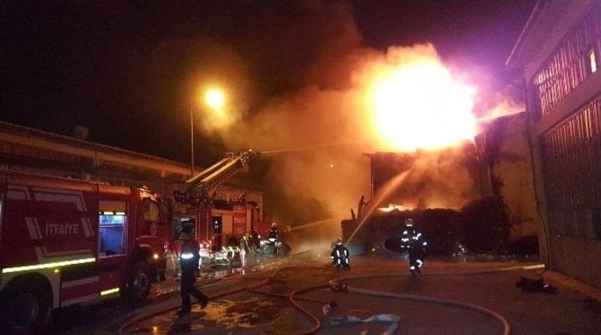 Plastik Boru Fabrikasındaki Yangın S&ouml;nd&uuml;r&uuml;ld&uuml;