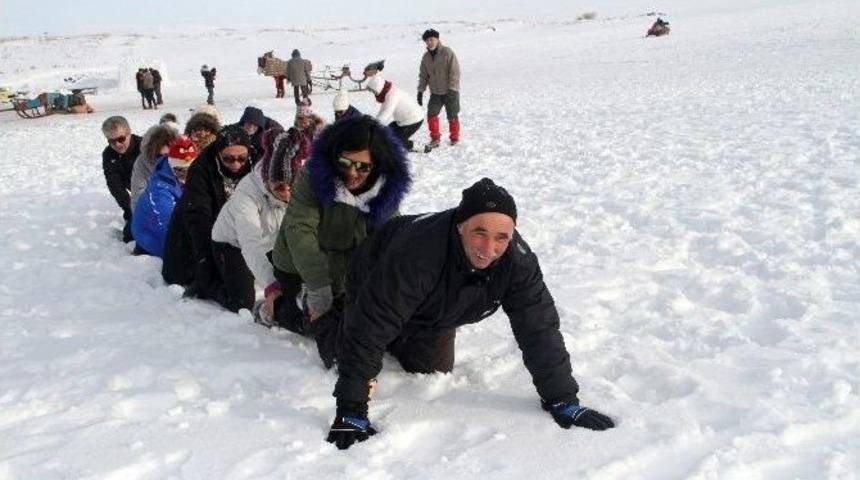 Çıldır Gölü Üzerinde Timsah Yürüyüşü
